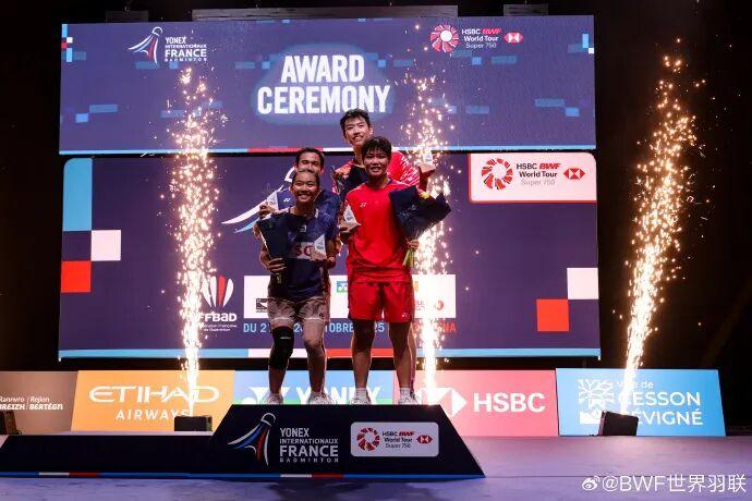祝贺黄东萍！法国公开赛问鼎混双冠军