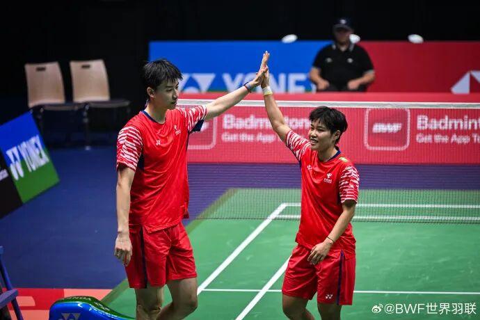 祝贺黄东萍！法国公开赛问鼎混双冠军