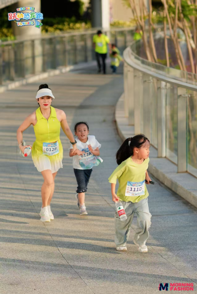 “跃动恐龙跑”登陆厦门翔安,亲子趣味跑开启欢乐家庭运动时光