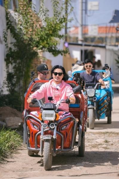 《当家爸爸的聚会》开播,五组家庭齐聚青海开启游学之旅