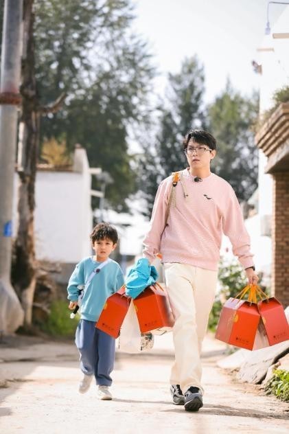 《当家爸爸的聚会》开播,五组家庭齐聚青海开启游学之旅