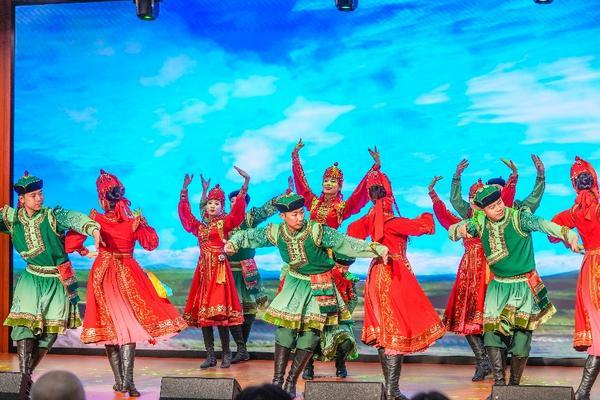 
中南大学湘雅二医院张红张晶晶李芬高洁生刘锋周新民刘凤英符淳黄牛挂号电话“北疆风情暖京城”——阿拉善乌兰牧骑60周年巡演走进大兴亦庄