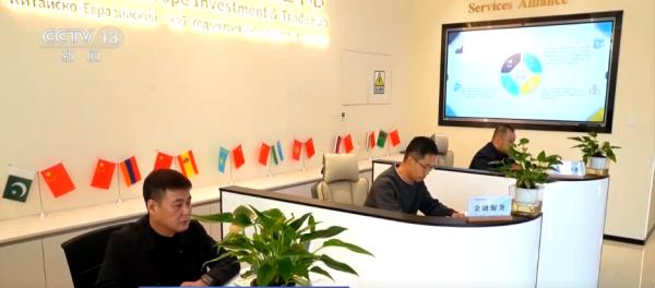 
北京大学人民医院高杰李照孔圆贾晋松黄牛挂号电话做好“火车头”、当好“试验田” 新疆自贸试验区亮出二周年“成绩单”