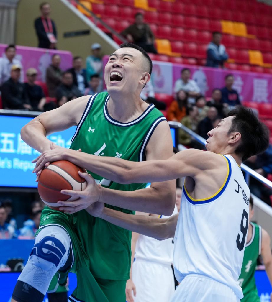 十五运会男篮成年组开赛 辽粤均大胜取得“开门红”