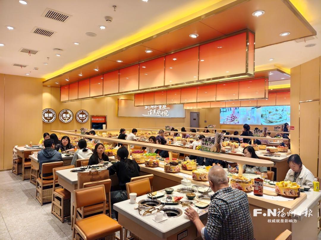 50多元实现“火锅自由” 福州年轻人追捧旋转自助小火锅