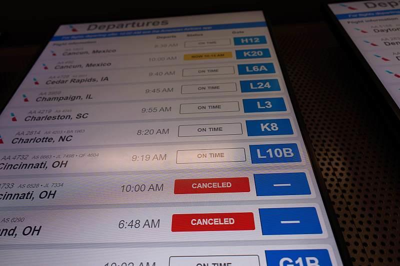 美国超2700个航班取消 另有上万航班延误