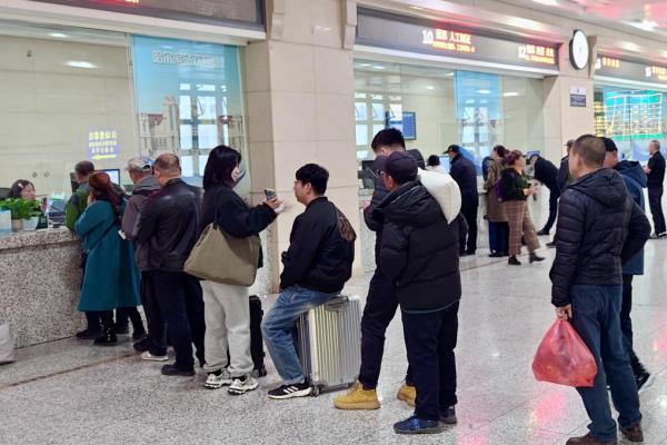 
广东省中医院黄牛号贩子票贩子代网上预约代挂号电话超1300趟动车降价，铁路票价淡季打折释放哪些信号？