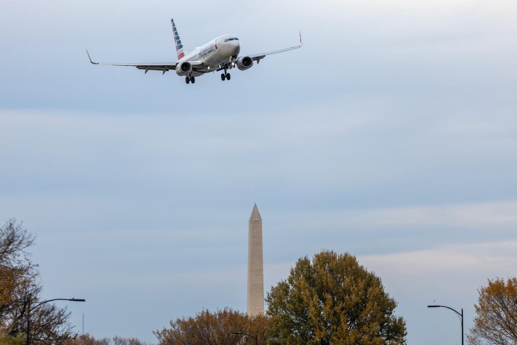 拼车骑摩托去华盛顿?美众议员花式上路赶“表决”
