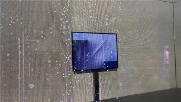 三星打造!安卓首款三折叠屏12月登场:对标华为