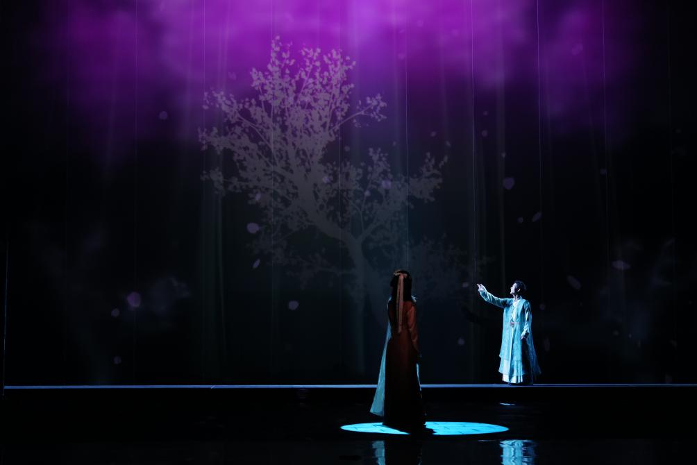 国家话剧院话剧《牡丹亭上三生路》展现生命觉醒