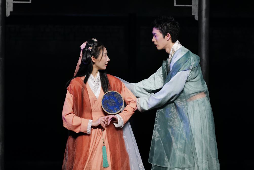 国家话剧院话剧《牡丹亭上三生路》展现生命觉醒