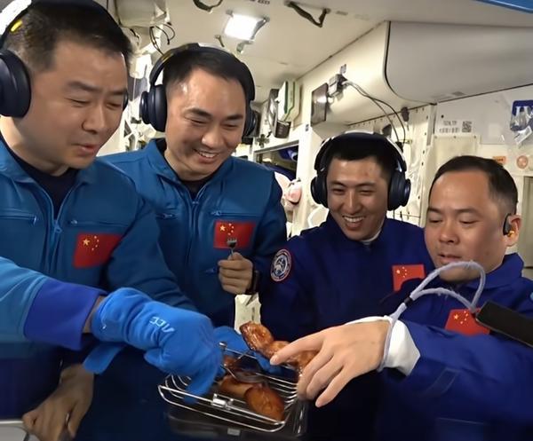 首都医科大学附属妇产医院黄牛号贩子票贩子代网上预约代挂号电话神二十航天英雄凯旋!与神二十一乘组完成“人类第一次在太空做饭”