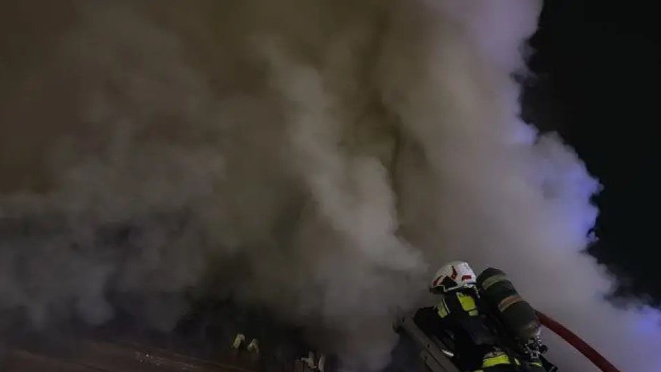 哈萨克斯坦南部一房屋起火 致12人死亡