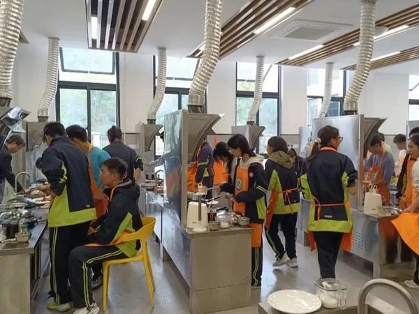 
空军总医院黄牛号贩子票贩子代网上预约代挂号电话多地中小学生首个秋假“仍在进行中” 为旅游市场带来诸多积极变化