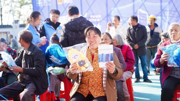 
友谊医院黄牛号贩子票贩子代网上预约代挂号电话数禾科技“数盾计划”走进花寨村 守护乡村振兴路上的金融安全