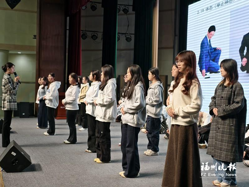 侨智发展大会志愿者礼仪集训