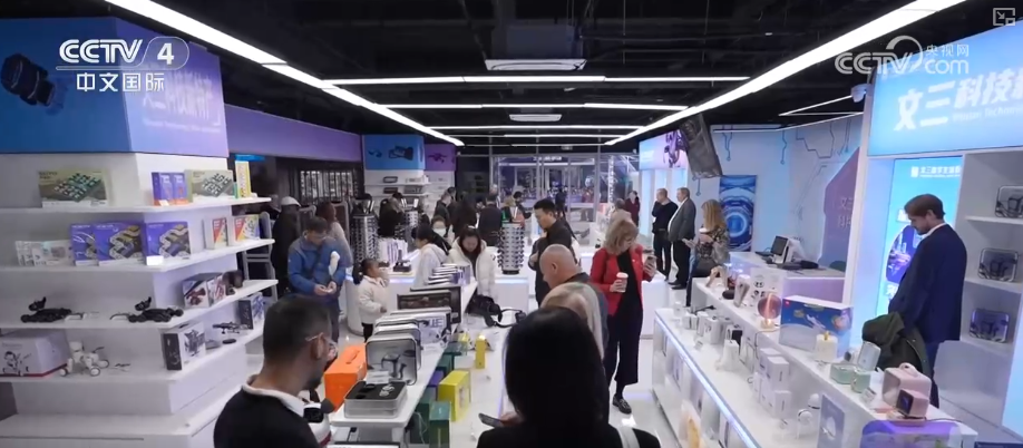 
陆军特色医学中心（大坪医院）徐伦山张溢华李昆昆黄牛挂号电话“中国游+中国购”掀热潮 “利好举措+优化体验”服务外国游客解锁多彩中国