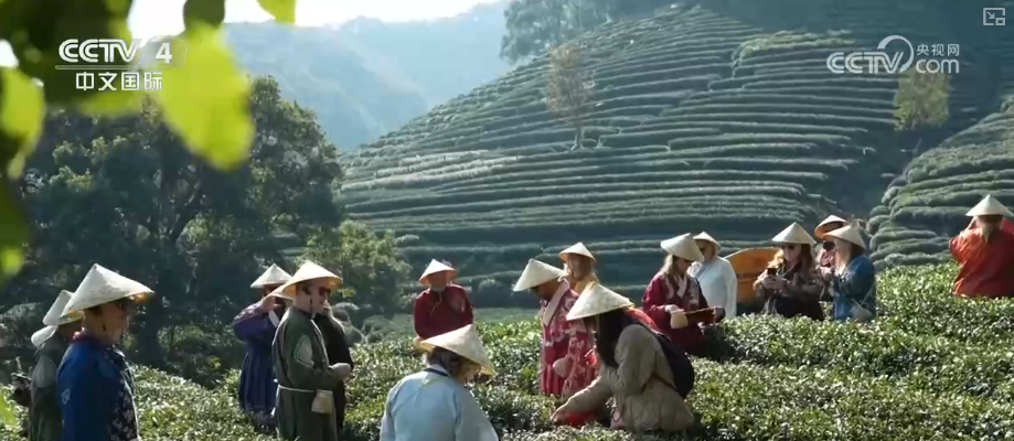 
陆军特色医学中心（大坪医院）徐伦山张溢华李昆昆黄牛挂号电话“中国游+中国购”掀热潮 “利好举措+优化体验”服务外国游客解锁多彩中国