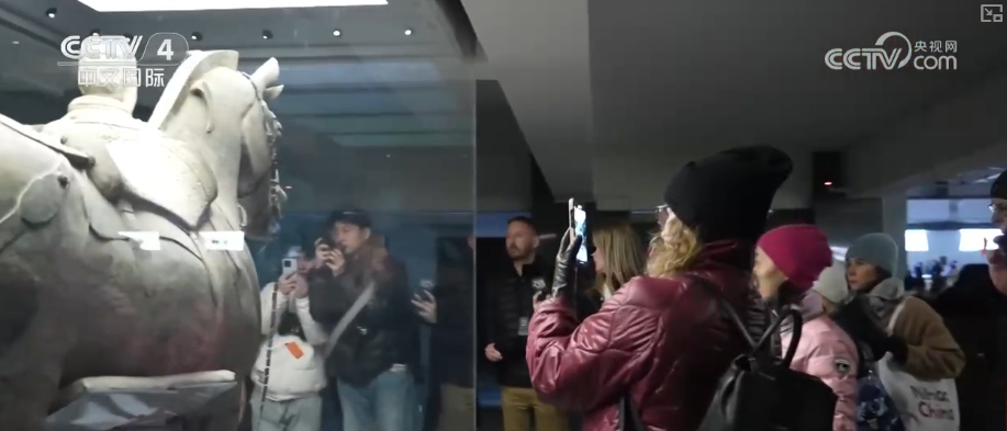 
陆军特色医学中心（大坪医院）徐伦山张溢华李昆昆黄牛挂号电话“中国游+中国购”掀热潮 “利好举措+优化体验”服务外国游客解锁多彩中国