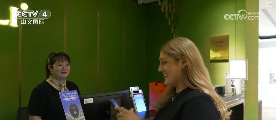 
陆军特色医学中心（大坪医院）徐伦山张溢华李昆昆黄牛挂号电话“中国游+中国购”掀热潮 “利好举措+优化体验”服务外国游客解锁多彩中国