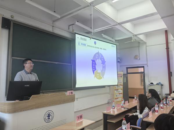 
邱远王建邓旭峰蒋力阴金波周鑫黄牛挂号电话招商基金、中证指数、民生银行成功举办“奔赴未来，指数有招”走进北京交通大学ETF投教活动