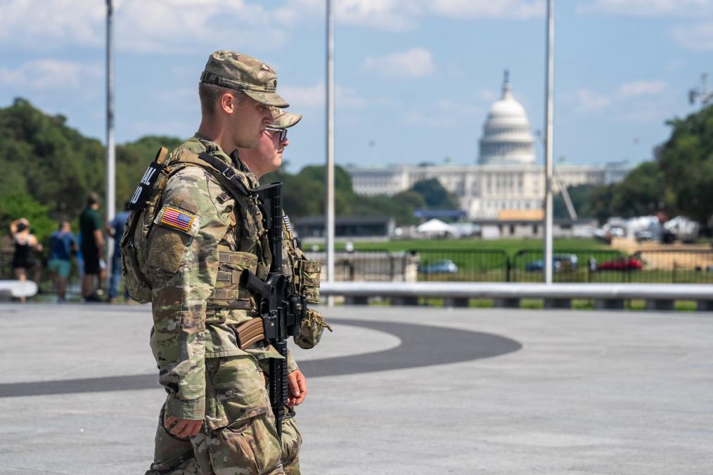 白宫因枪击封锁 特朗普下令增兵:行凶者必将付出代价