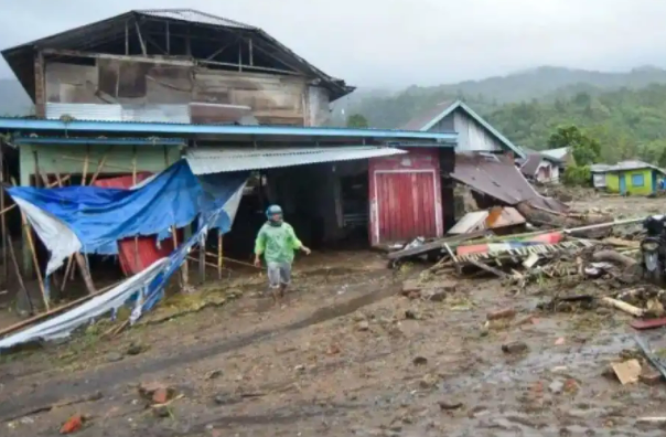 印尼洪灾和山体滑坡已致52人死亡