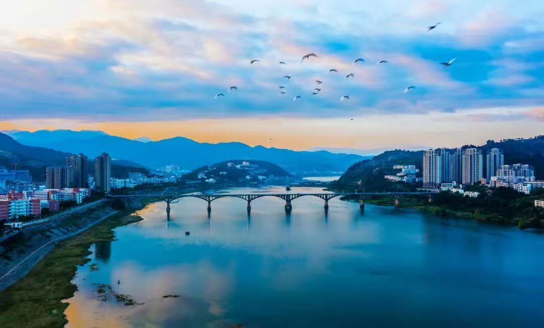 屏山君 | 从“会场之问”到“流域之治”