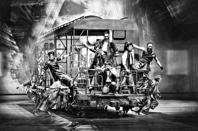 新版舞剧《铁道游击队》首演 “钢与血”铸就铁道上的抗战传奇