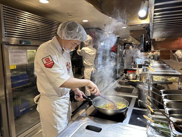 
南京市胸科医院马国栋董常青黄牛挂号电话贾国龙内部宣布食安置顶，落实“阳光厨房”