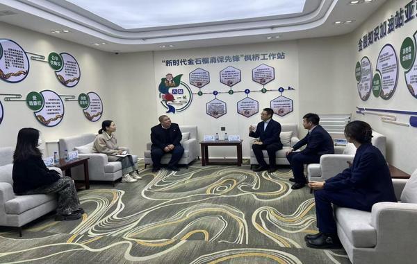 
上海交通大学医学院附属瑞金医院沈柏用郑民华胡佳佳黄晓琴赵卫国平刘伟黄牛挂号电话天津滨海农商银行打造《新时代金石榴消保先锋》枫桥工作站 架起金融服务“连心桥”