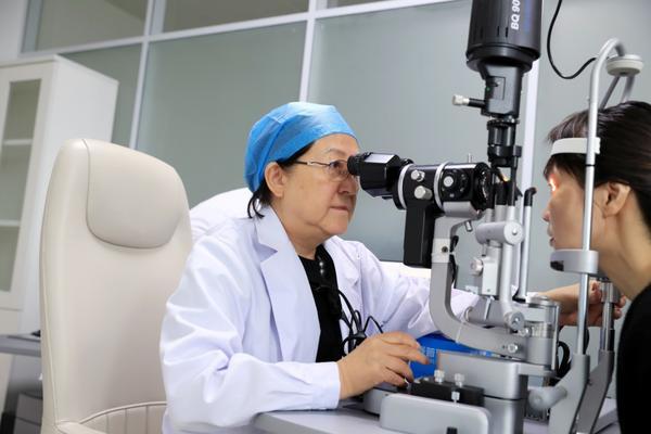 
东部战区空军医院黄牛号贩子票贩子代网上预约代挂号电话加快数字化转型！厦门眼科中心以“智慧医疗”重塑就医体验