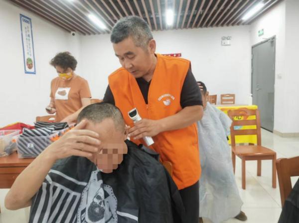 成都医院黄牛号贩子票贩子代网上预约代挂号电话10余年善举不停步,T3出行司机栾卫祥荣获“全省助残模范”