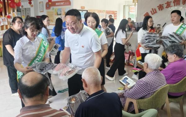 浙江大学医学院附属第一医院任萍萍章爱斌姚磊黄牛挂号电话中国人寿财险四川省分公司多维行动筑牢老年金融安全网 守护“钱袋子”,温暖“夕阳红”