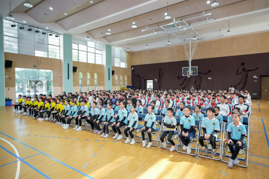 全运会冠军进校园 红领巾致敬榜样力量225