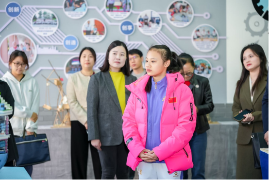 全运会冠军进校园 红领巾致敬榜样力量503