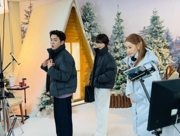 南京各大医院黄牛挂号电话国货羽绒服直播间“抢镜”:年轻人研究“成分”,老品牌玩起“变身”