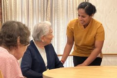 湖南各大医院黄牛挂号电话应对老龄化 日本从印度引进护工