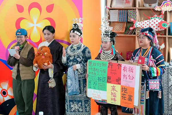 
南京东部战区总医院黄牛号贩子票贩子代网上预约代挂号电话“香橙妈妈守艺计划”非遗焕新创变营：让非遗从“展品”到“爆品”