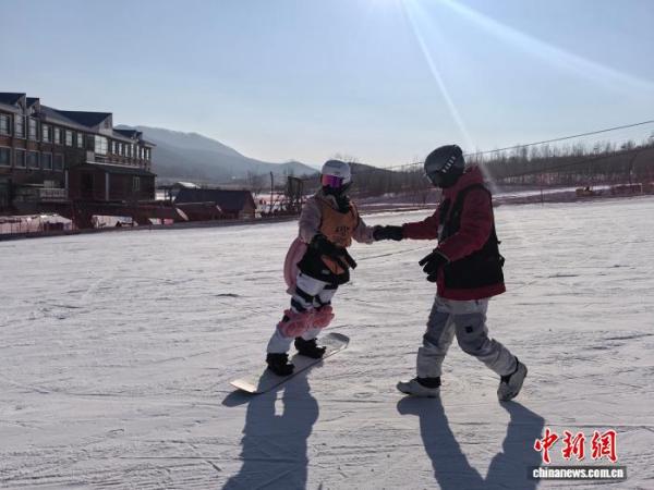 
安定医院黄牛号贩子票贩子代网上预约代挂号电话吉林冰雪经济“热”起来 高校毕业生捧起“雪饭碗”