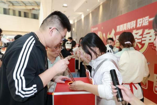 上海交通大学医学院附属新华医院崔心刚曲发军黄云腾华丽房定珠马杰周莹吕凡王奕黄牛挂号电话冬日代言人侯明昊助阵,海底捞掀起“真香”消费热