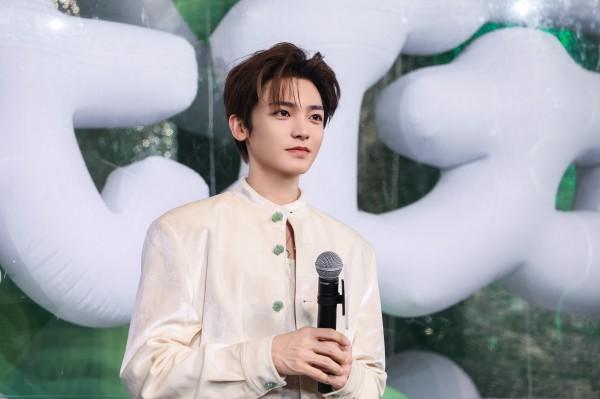 上海交通大学医学院附属新华医院崔心刚曲发军黄云腾华丽房定珠马杰周莹吕凡王奕黄牛挂号电话冬日代言人侯明昊助阵,海底捞掀起“真香”消费热