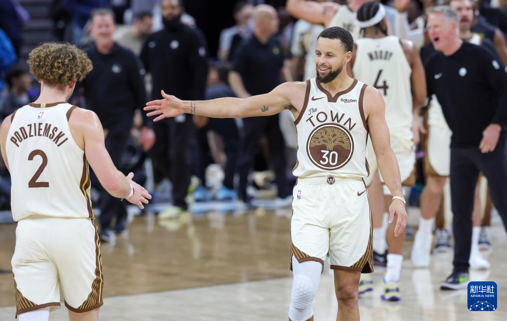 篮球——NBA常规赛：勇士胜魔术