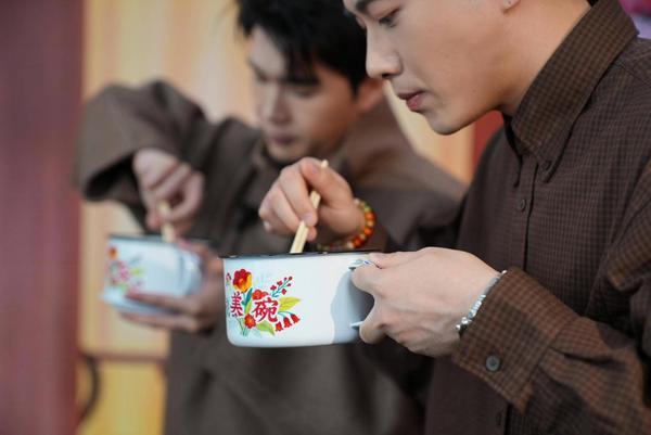 
空港医院黄牛号贩子票贩子代网上预约代挂号电话李佳琦直播间如何把一句“想要”，变成近2万份订单？