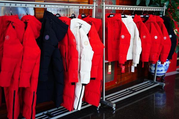 
广东省中医院二沙岛医院黄牛号贩子票贩子代网上预约代挂号电话高校定制羽绒服成为“冬日爆款” 校园文创为何如此受欢迎？