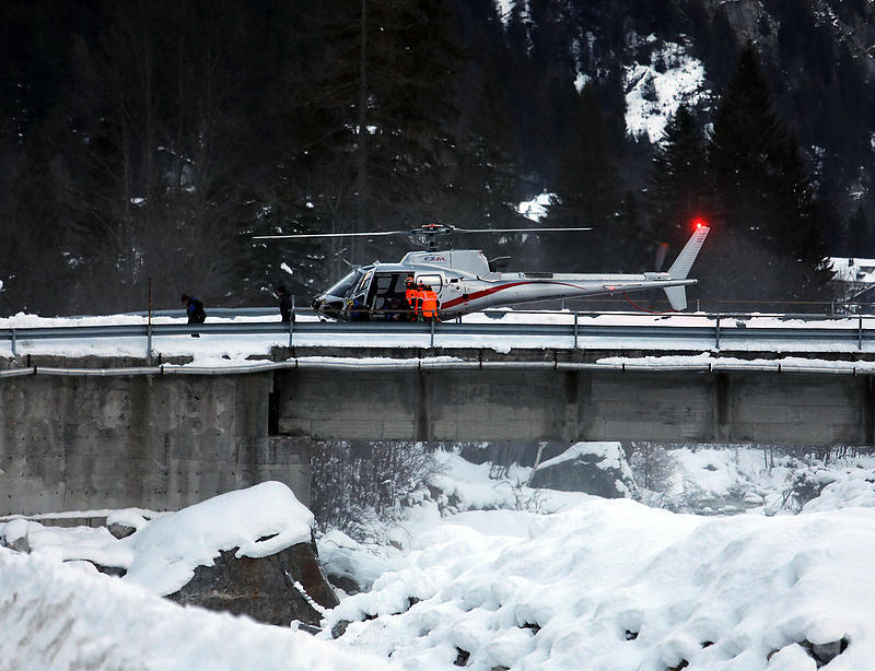 意大利山区缆车事故致至少4人受伤 约百人一度被困