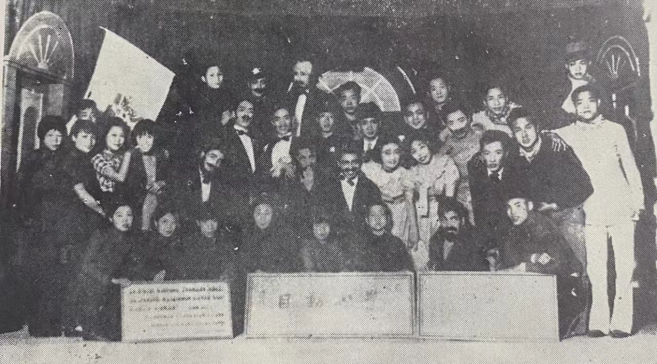 1937年2月，芗潮剧社赴厦门公演全体演员人员合影。红军进漳纪念馆 供图