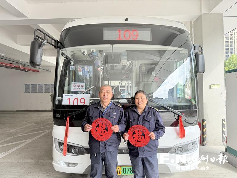 新年第一天，双双出门载客去！&ldquo;公交夫妻档&rdquo;元旦坚守岗位