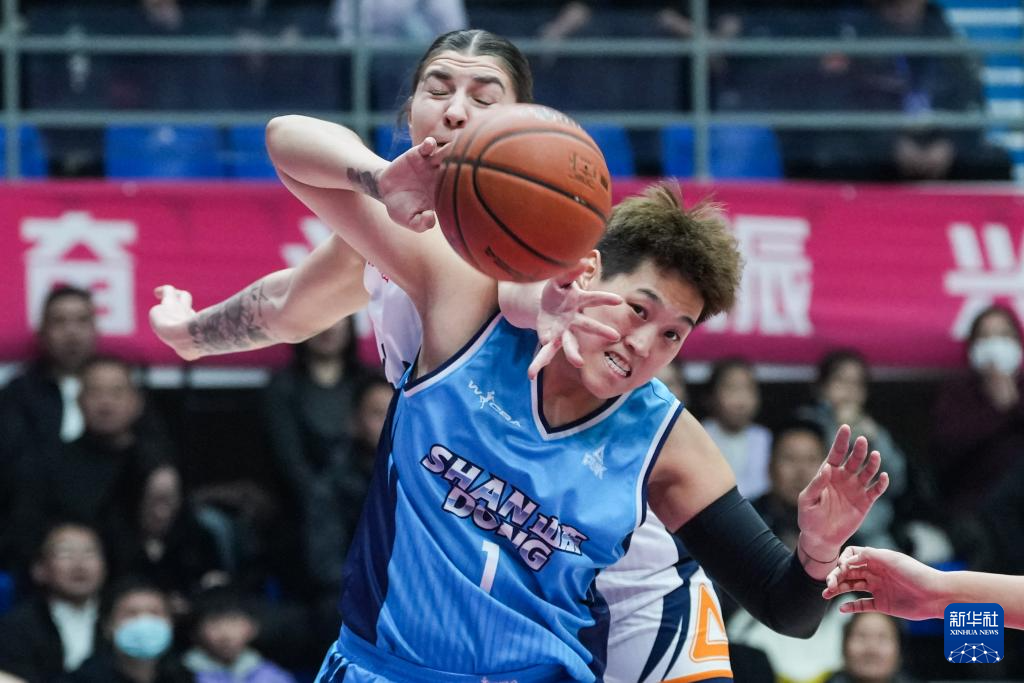 篮球——WCBA常规赛:山东赤水河酒胜石家庄英励