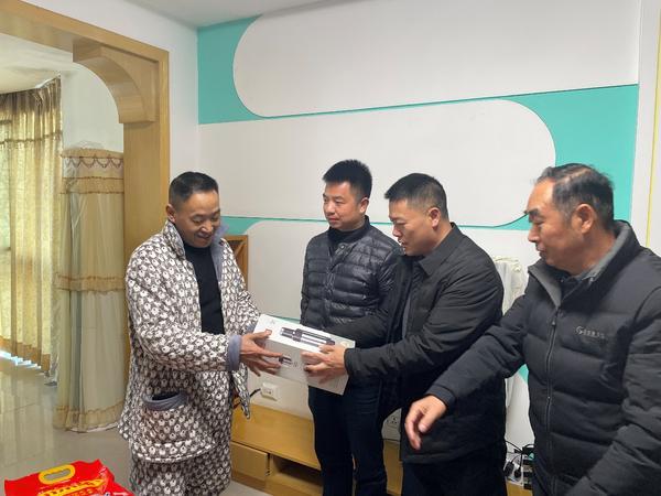 
中国医学科学院阜外医院田涛吕思琪李林林胡晓鹏黄牛挂号电话贵州一货车司机突发疾病，“卡友互助”雪中送炭